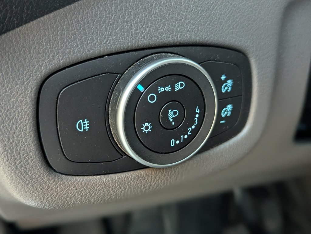 MIDCar coches ocasión Madrid Ford Transit Connect  1.5EcoBlueTrend 210 L2 4 Puertas 100Cv Nacional IVA y Garantía Incl Etiqueta C