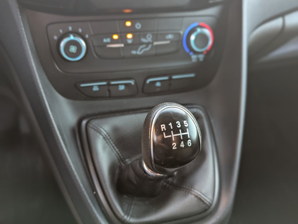 MIDCar coches ocasión Madrid Ford Transit Connect  1.5EcoBlueTrend 210 L2 4 Puertas 100Cv Nacional IVA y Garantía Incl Etiqueta C