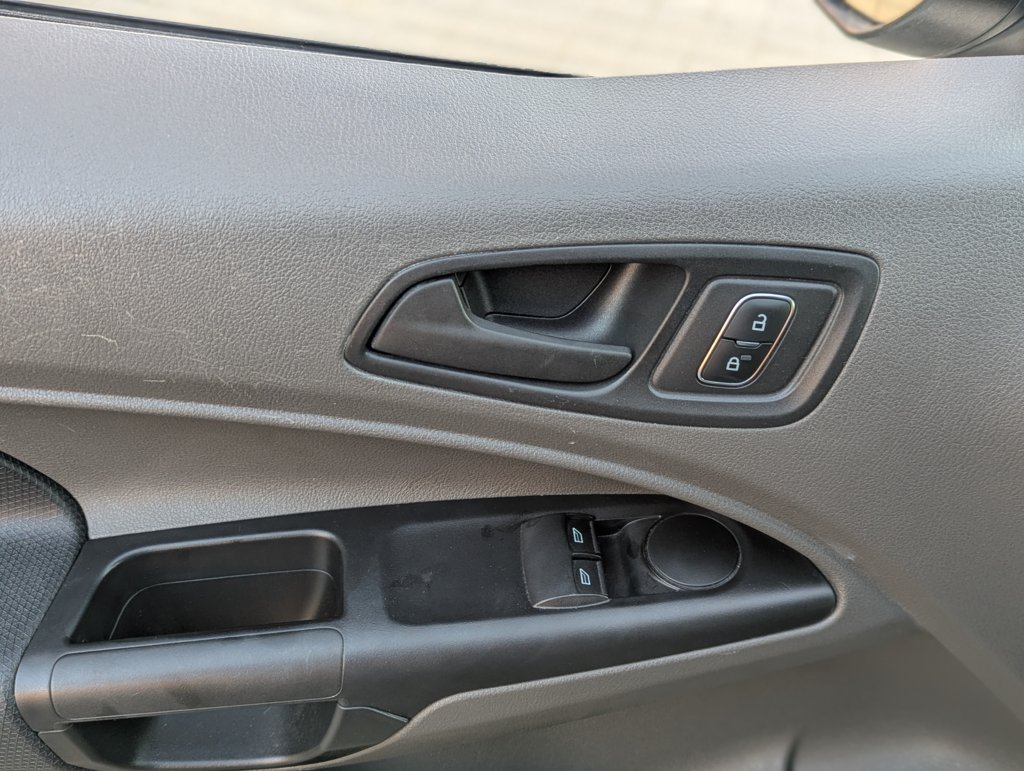 MIDCar coches ocasión Madrid Ford Transit Connect  1.5EcoBlueTrend 210 L2 4 Puertas 100Cv Nacional IVA y Garantía Incl Etiqueta C