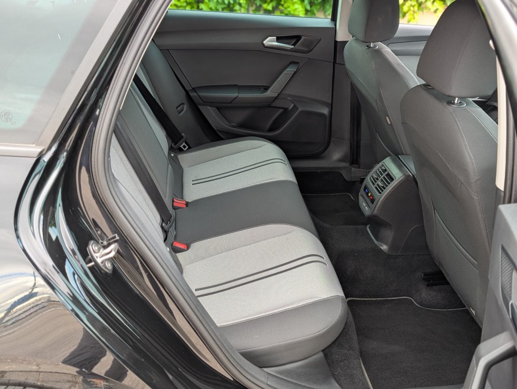 MIDCar coches ocasión Madrid Seat Nuevo Leon SP 2.0Tdi 150Cv DSG Style Go IVA y Garantía Inc nacional