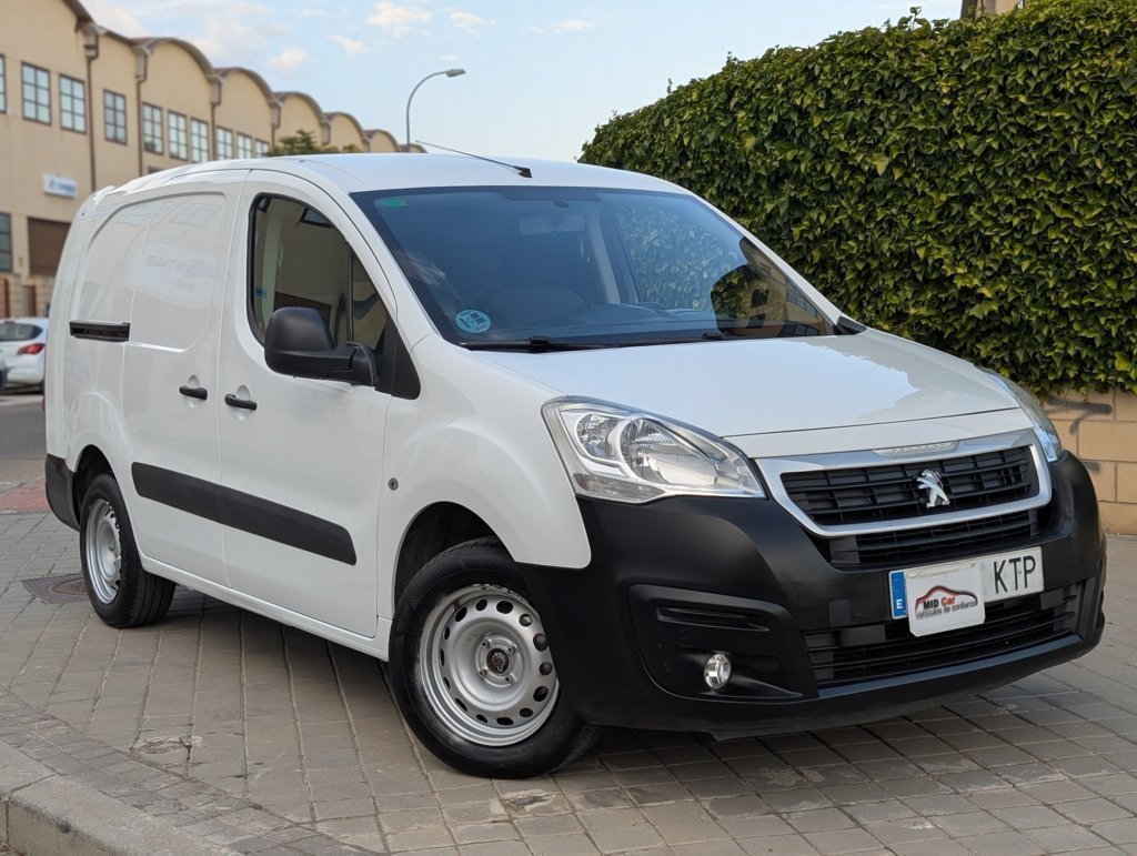 MIDCar coches ocasión Madrid Peugeot Partner 1.6BlueHdi L2 100Cv del 07/2019 3 Plazas, Etiqueta Medioambiental C