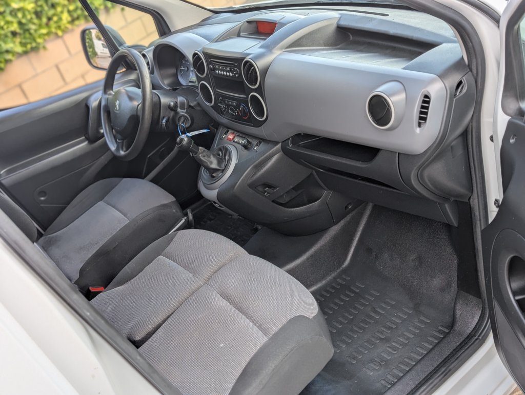 MIDCar coches ocasión Madrid Peugeot Partner 1.6BlueHdi L2 100Cv del 07/2019 3 Plazas, Etiqueta Medioambiental C