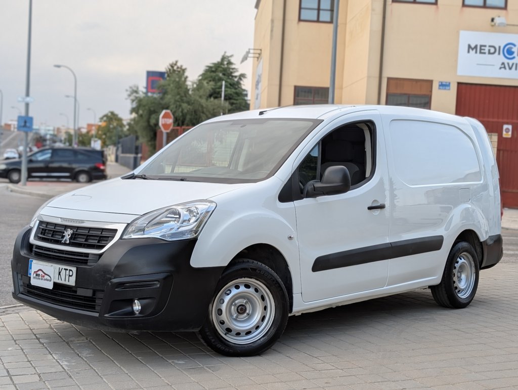 MIDCar coches ocasión Madrid Peugeot Partner 1.6BlueHdi L2 100Cv del 07/2019 3 Plazas, Etiqueta Medioambiental C