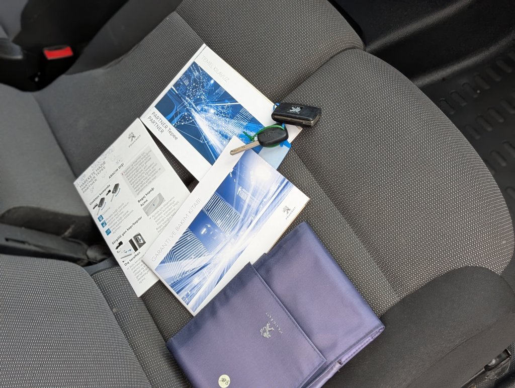 MIDCar coches ocasión Madrid Peugeot Partner 1.6BlueHdi L2 100Cv del 07/2019 3 Plazas, Etiqueta Medioambiental C