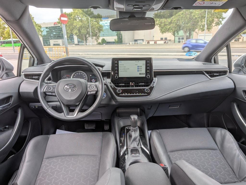 MIDCar coches ocasión Madrid Toyota Corolla 1.8 125H Hybrid Business TECH E-CVT Etiqueta ECO Nacional Pocos Km