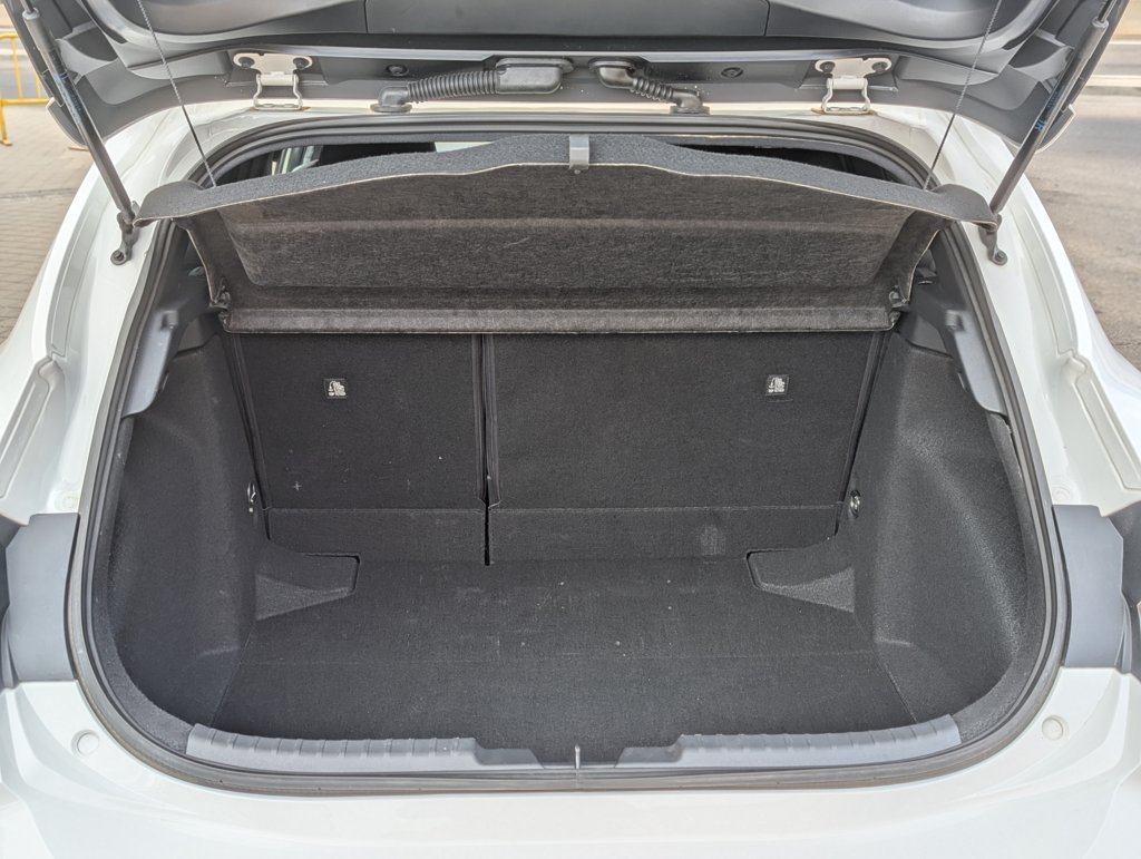 MIDCar coches ocasión Madrid Toyota Corolla 1.8 125H Hybrid Business TECH E-CVT Etiqueta ECO Nacional Pocos Km