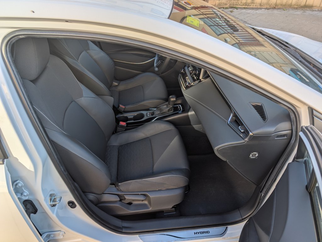 MIDCar coches ocasión Madrid Toyota Corolla 1.8 125H Hybrid Business TECH E-CVT Etiqueta ECO Nacional Pocos Km