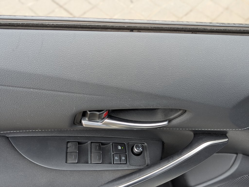 MIDCar coches ocasión Madrid Toyota Corolla 1.8 125H Hybrid Business TECH E-CVT Etiqueta ECO Nacional Pocos Km