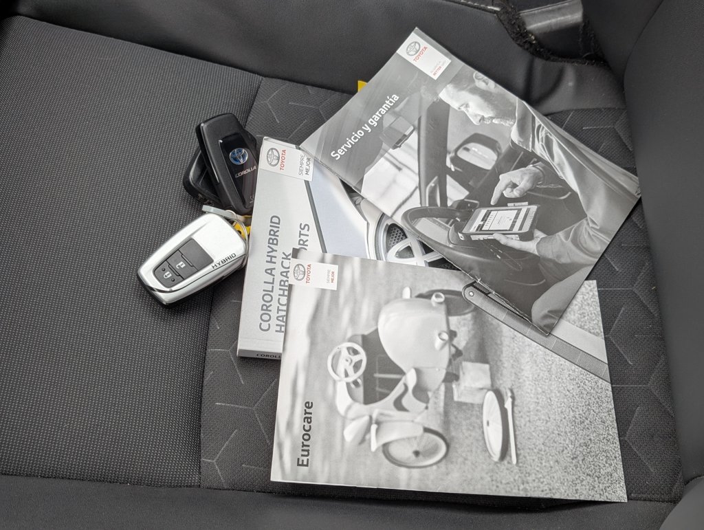 MIDCar coches ocasión Madrid Toyota Corolla 1.8 125H Hybrid Business TECH E-CVT Etiqueta ECO Nacional Pocos Km