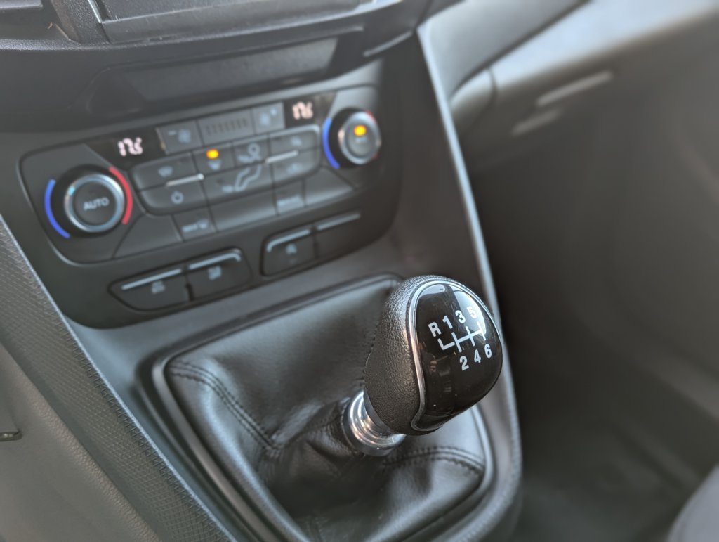 MIDCar coches ocasión Madrid Ford Transit Connect Van Con Instalacion Frio 1.5EcoBlue Etiqueta C IVA y Garantía Incl Trend 210  S&S Trend L2 3Plazas 6 Velocidades