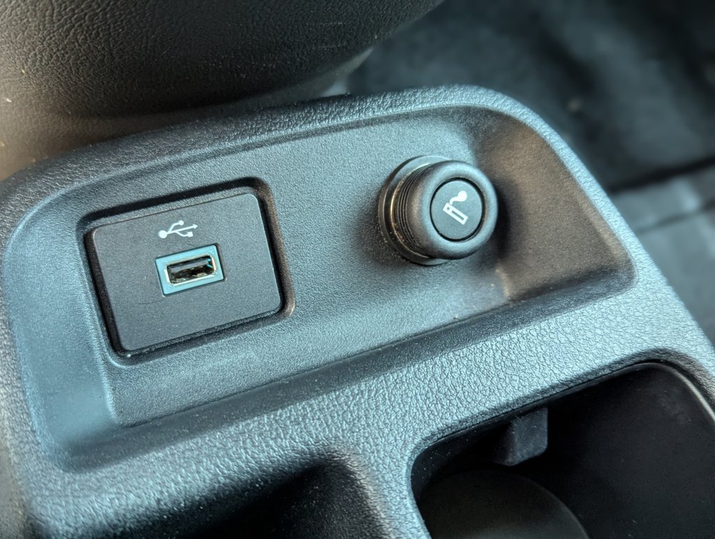 MIDCar coches ocasión Madrid Ford Transit Connect Van Con Instalacion Frio 1.5EcoBlue Etiqueta C IVA y Garantía Incl Trend 210  S&S Trend L2 3Plazas 6 Velocidades