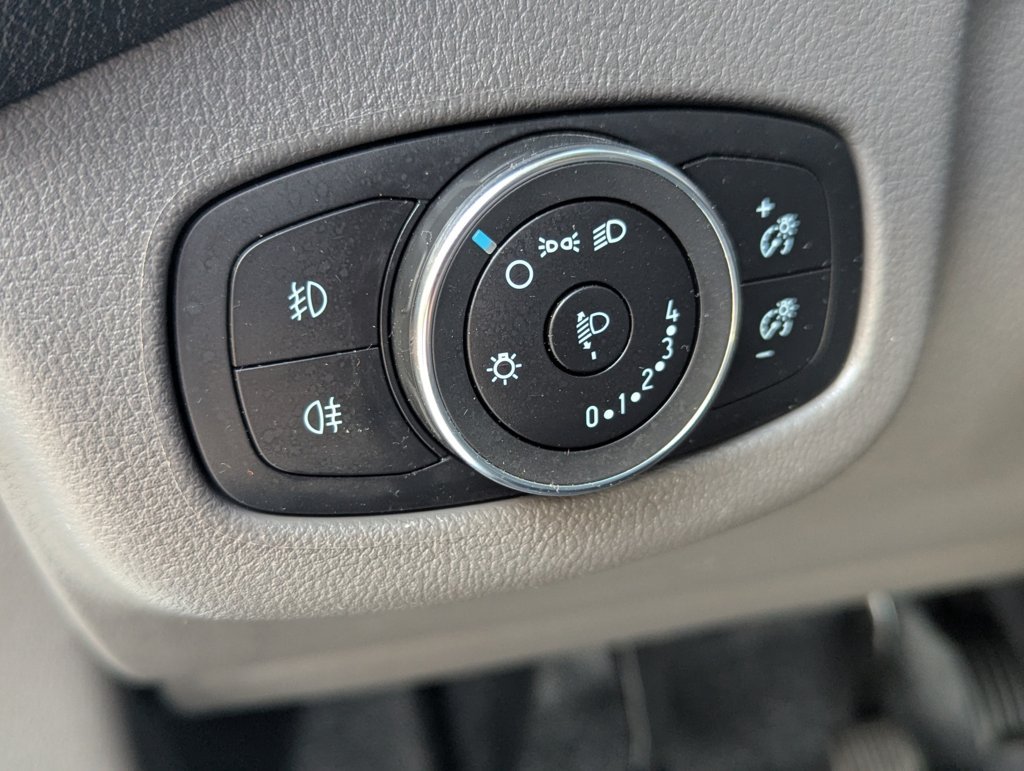 MIDCar coches ocasión Madrid Ford Transit Connect Van Con Instalacion Frio 1.5EcoBlue Etiqueta C IVA y Garantía Incl Trend 210  S&S Trend L2 3Plazas 6 Velocidades