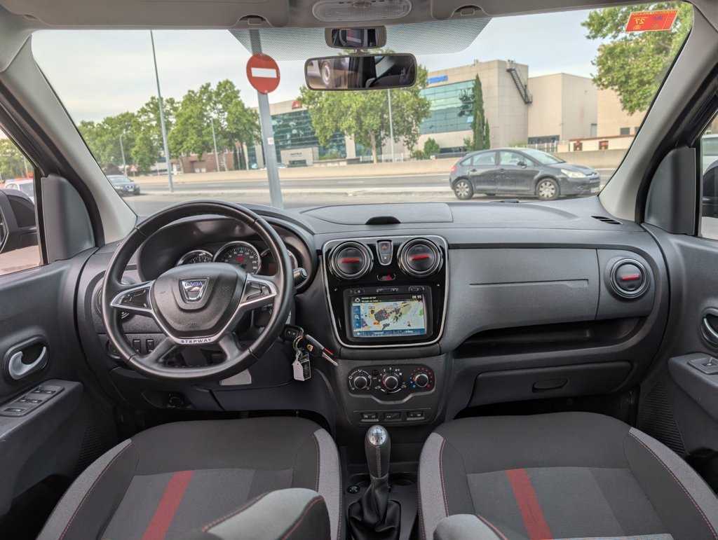 MIDCar coches ocasión Madrid Dacia Lodgy 1.6 SCe Gasolina / LPG Stepway  Combi 7 Plazas, 110Cv, Híbrido