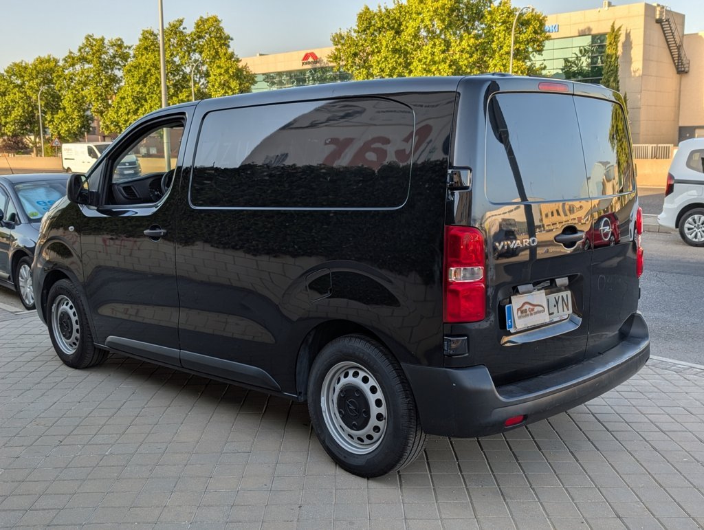 MID Car coches ocasión Madrid Opel Vivaro 1.5Diesel Standard 100Cv Etiqueta C IVA y Garantía Incluido
