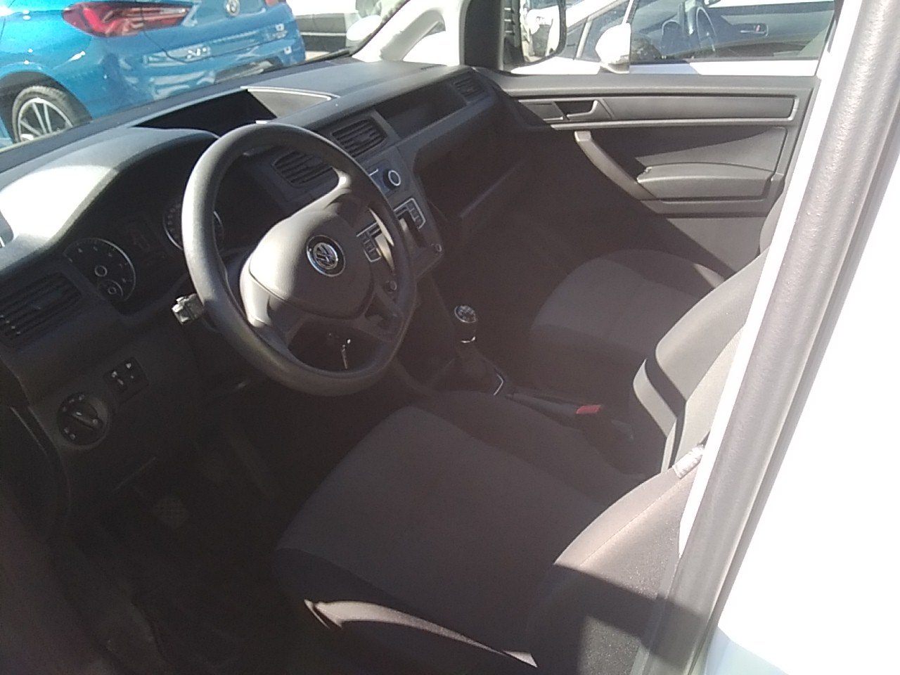 MIDCar coches ocasión Madrid Volkswagen Caddy Profesional Furgón 1.4 TGI 81kW BM 110Cv, Etiqueta medioambiental Eco IVA y Garantía Inc