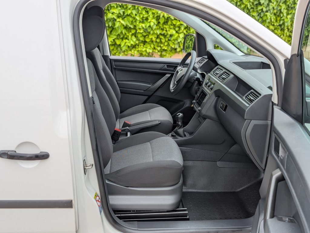 MIDCar coches ocasión Madrid Volkswagen Caddy Profesional Furgón 1.4 TGI 81kW BM 110Cv, Etiqueta medioambiental Eco IVA y Garantía Inc