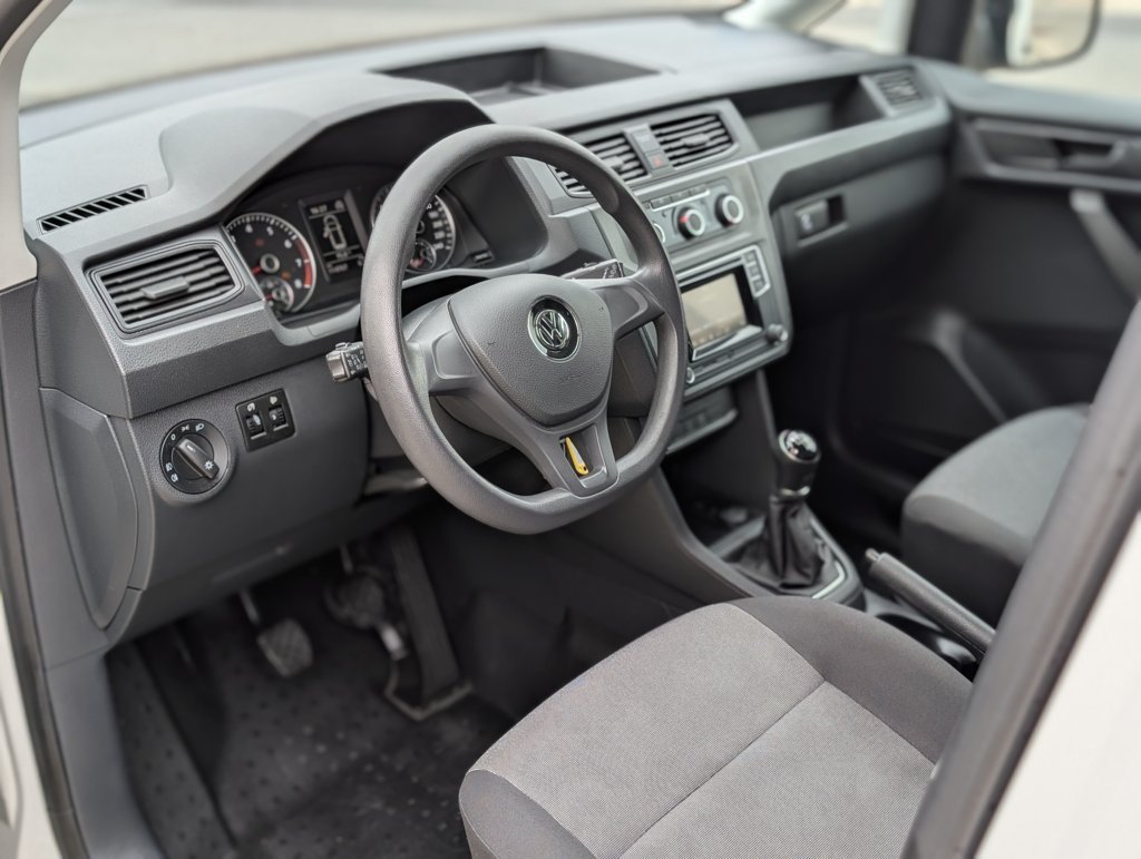 MIDCar coches ocasión Madrid Volkswagen Caddy Profesional Furgón 1.4 TGI 81kW BM 110Cv, Etiqueta medioambiental Eco IVA y Garantía Inc