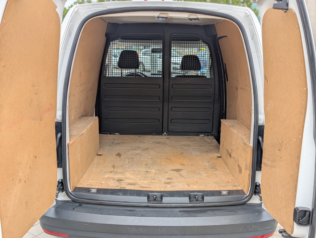 MIDCar coches ocasión Madrid Volkswagen Caddy Profesional Furgón 1.4 TGI 81kW BM 110Cv, Etiqueta medioambiental Eco IVA y Garantía Inc