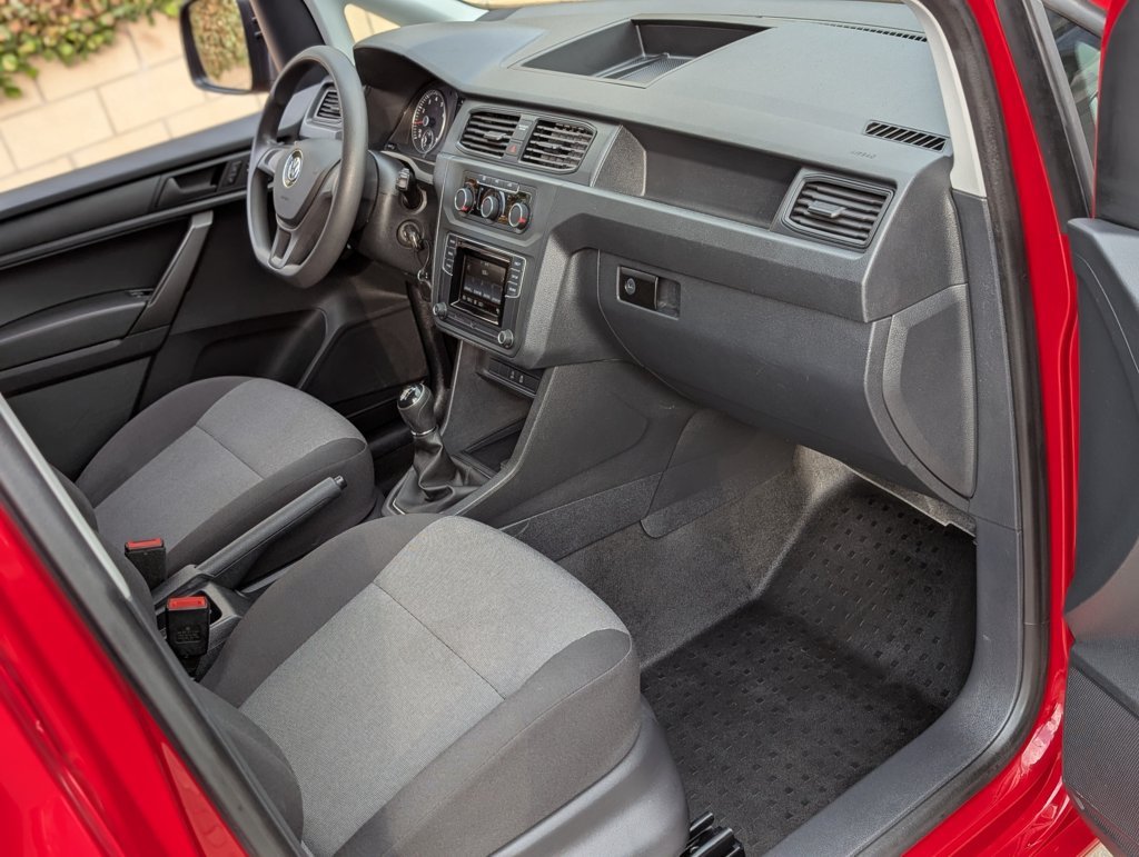 MIDCar coches ocasión Madrid Vw Caddy 1.4TGI GNC Hybrid Etiqueta ECO 110Cv IVA y Garantía Incl Nacional Color Rojo