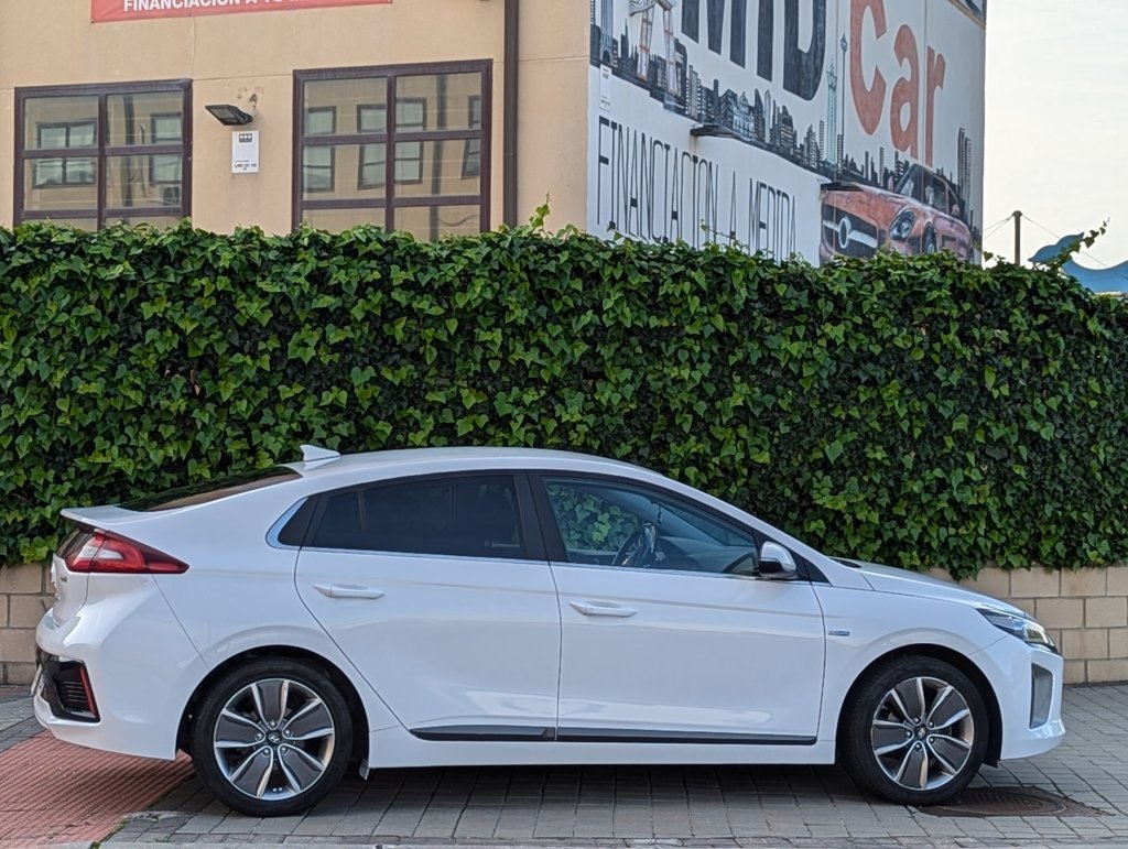 MIDCar coches ocasión Madrid HYUNDAI iONIQ 1.6 GDI HEV Tecno DCT Hybrido ECO