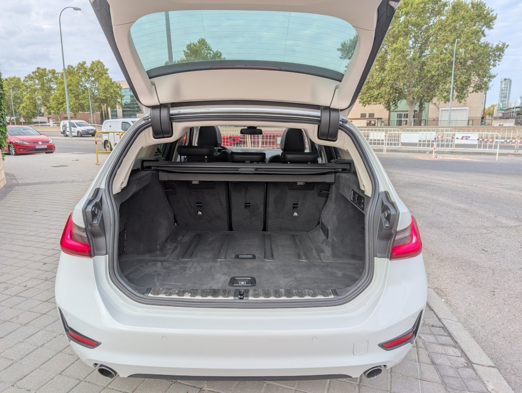 MIDCar coches ocasión Madrid BMW 318D Auto Touring Etiqueta Medioambiental ECO Nacional 1 Dueño