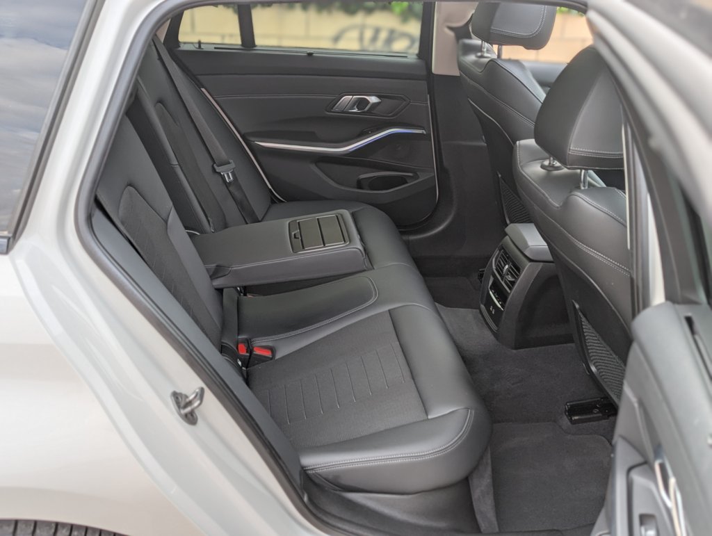 MIDCar coches ocasión Madrid BMW 318D Auto Touring Etiqueta Medioambiental ECO Nacional 1 Dueño