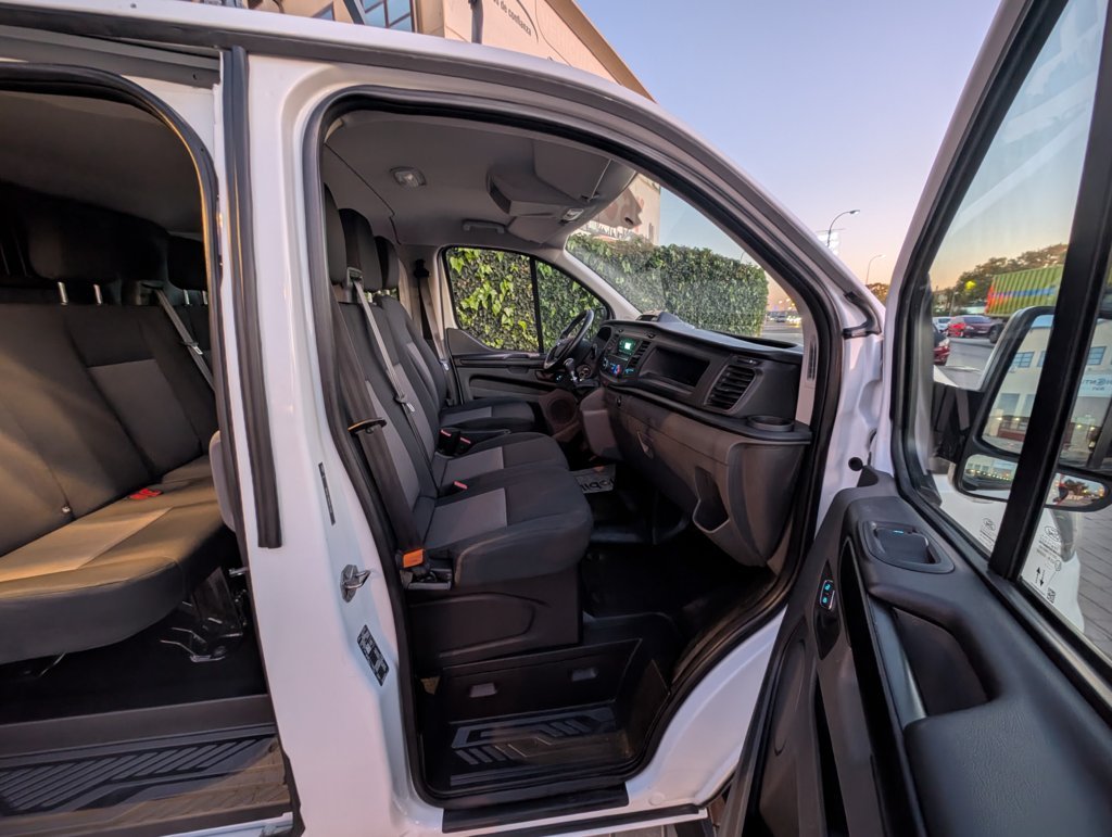 MIDCar coches ocasión Madrid Ford Transit Custom Combi 2.0 TDCI  6 Plazas Trend Etiqueta C Con IVA y Garantía