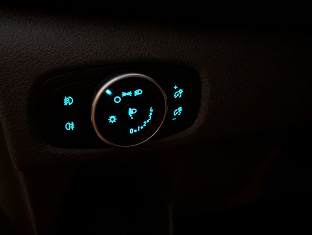 MIDCar coches ocasión Madrid Ford Transit Custom Combi 2.0 TDCI  6 Plazas Trend Etiqueta C Con IVA y Garantía