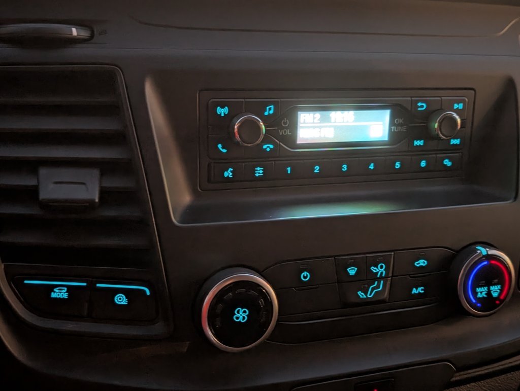 MIDCar coches ocasión Madrid Ford Transit Custom Combi 2.0 TDCI  6 Plazas Trend Etiqueta C Con IVA y Garantía