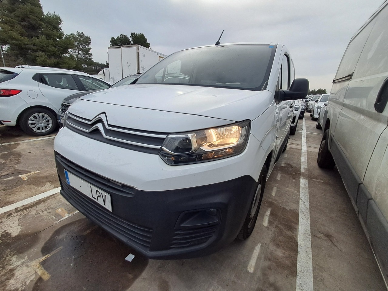 MIDCar coches ocasión Madrid Citroen Berlingo Premium Club 1.5BlueHdi 100Cv 3 Plazas IVA y Garantía Incl Nacional