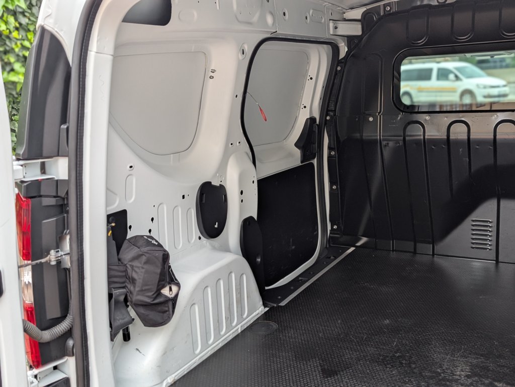 MIDCar coches ocasión Madrid Dacia Dokker Van Essential 1.6 110Cv GLP Híbrido Etiqueta Medioambiental ECO Nacional IVA y Garantía Incl