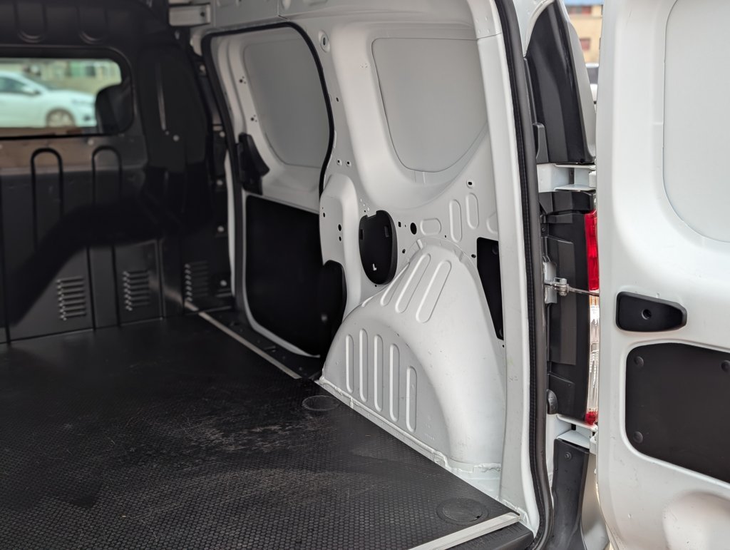 MIDCar coches ocasión Madrid Dacia Dokker Van Essential 1.6 110Cv GLP Híbrido Etiqueta Medioambiental ECO Nacional IVA y Garantía Incl