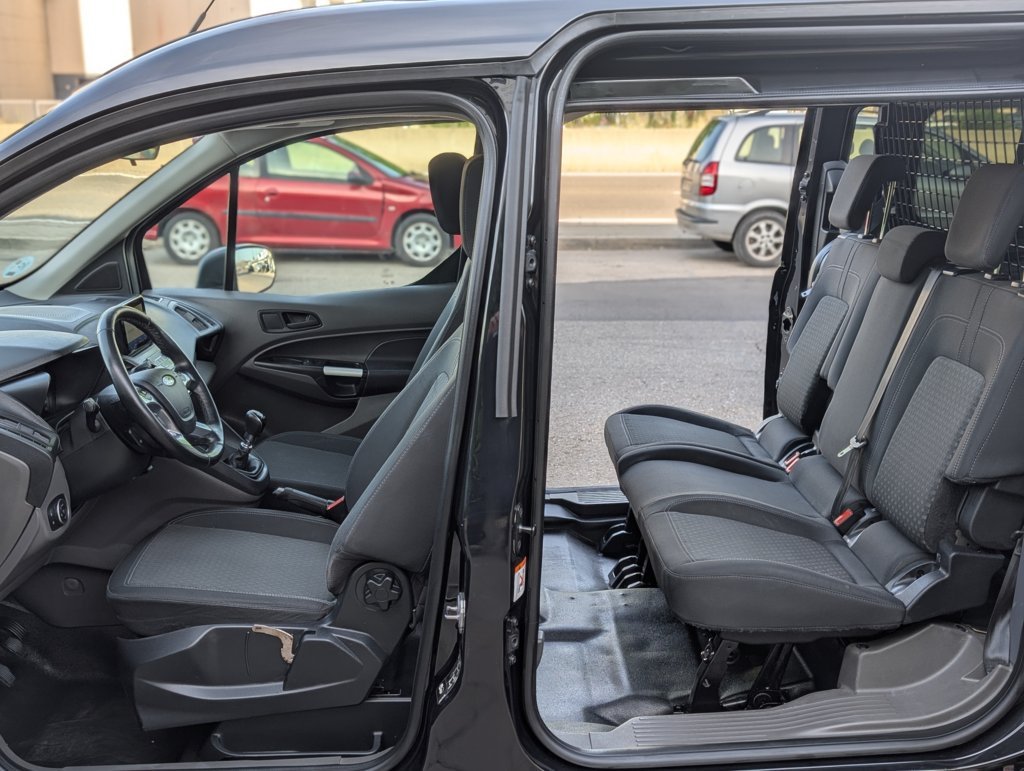 MIDCar coches ocasión Madrid Ford Transit Connect  Kombi  Titanium 1.5ecoBlue 120Cv IVA y Garantía Inc Nacional
