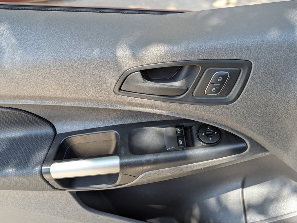 MIDCar coches ocasión Madrid Ford Transit Connect  3Plazas 1.5EcoBlueTrend 210 L2 4 Puertas 100Cv IVA y Garantía Inc Etiqueta C