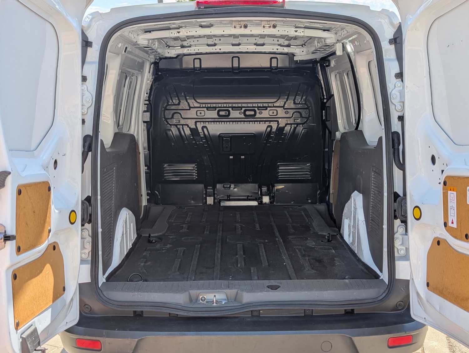 MIDCar coches ocasión Madrid Ford Transit Connect  3Plazas 1.5EcoBlueTrend 210 L2 4 Puertas 100Cv IVA y Garantía Inc Etiqueta C