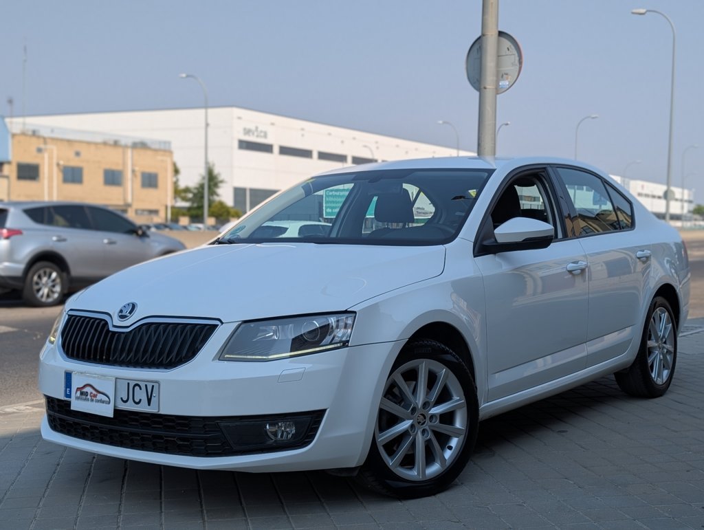 MIDCar coches ocasión Madrid Skoda Octavia 1.4 TSI DSG Nacional con Xenón pocos Km Historial Carfax