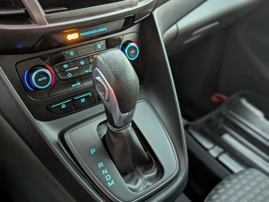 MIDCar coches ocasión Madrid Ford Transit Connect L2 210 1.5Ecoblue Trend Automatico 3 Plazas 120Cv IVA y Garantía Incl