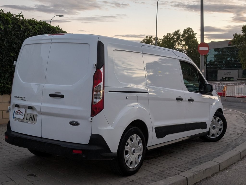 MIDCar coches ocasión Madrid Ford Transit Connect L2 210 1.5Ecoblue Trend Automatico 3 Plazas 120Cv IVA y Garantía Incl