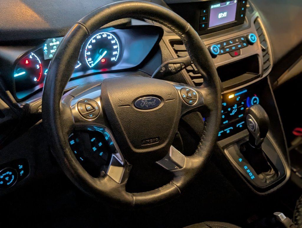 MIDCar coches ocasión Madrid Ford Transit Connect L2 210 1.5Ecoblue Trend Automatico 3 Plazas 120Cv IVA y Garantía Incl