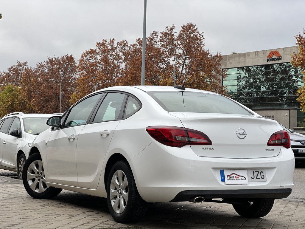 MIDCar coches ocasión Madrid Opel Astra Híbrido 1.4 Turbo GLP Elegance 140Cv