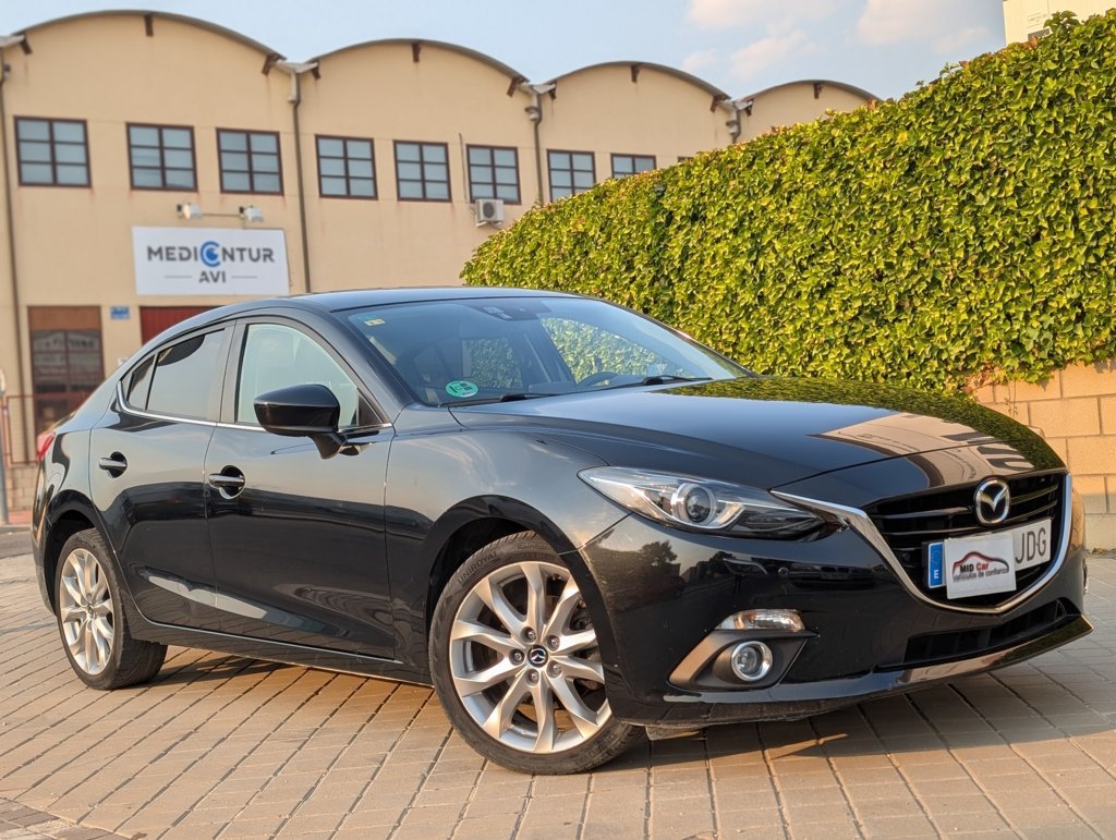 MIDCar coches ocasión Madrid Mazda3 2.0 Luxury con una potencia de 120 Cv Etiqueta C Libro Mantenimiento Nacional