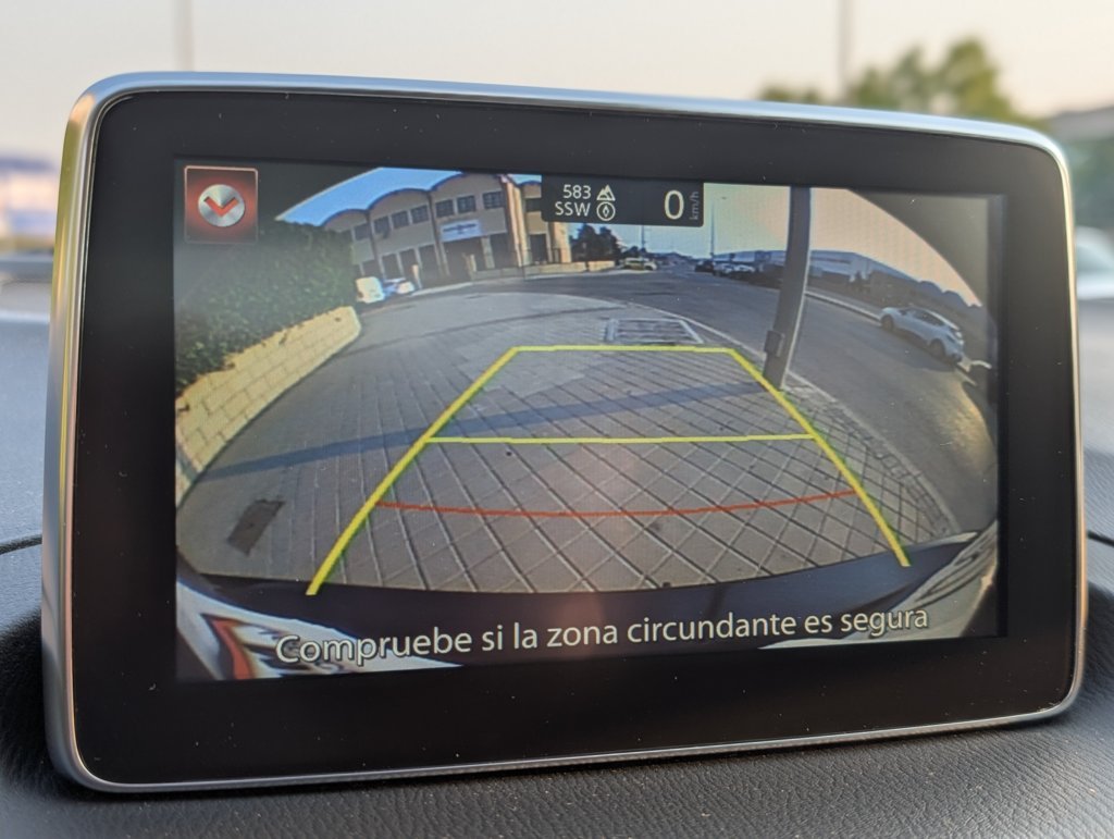 MIDCar coches ocasión Madrid Mazda3 2.0 Luxury con una potencia de 120 Cv Etiqueta C Libro Mantenimiento Nacional