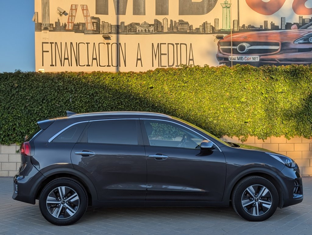 MIDCar coches ocasión Madrid KIA NIRO 1.6 GDi Híbrido 104kW (141CV)  Drive 5 Puertas
