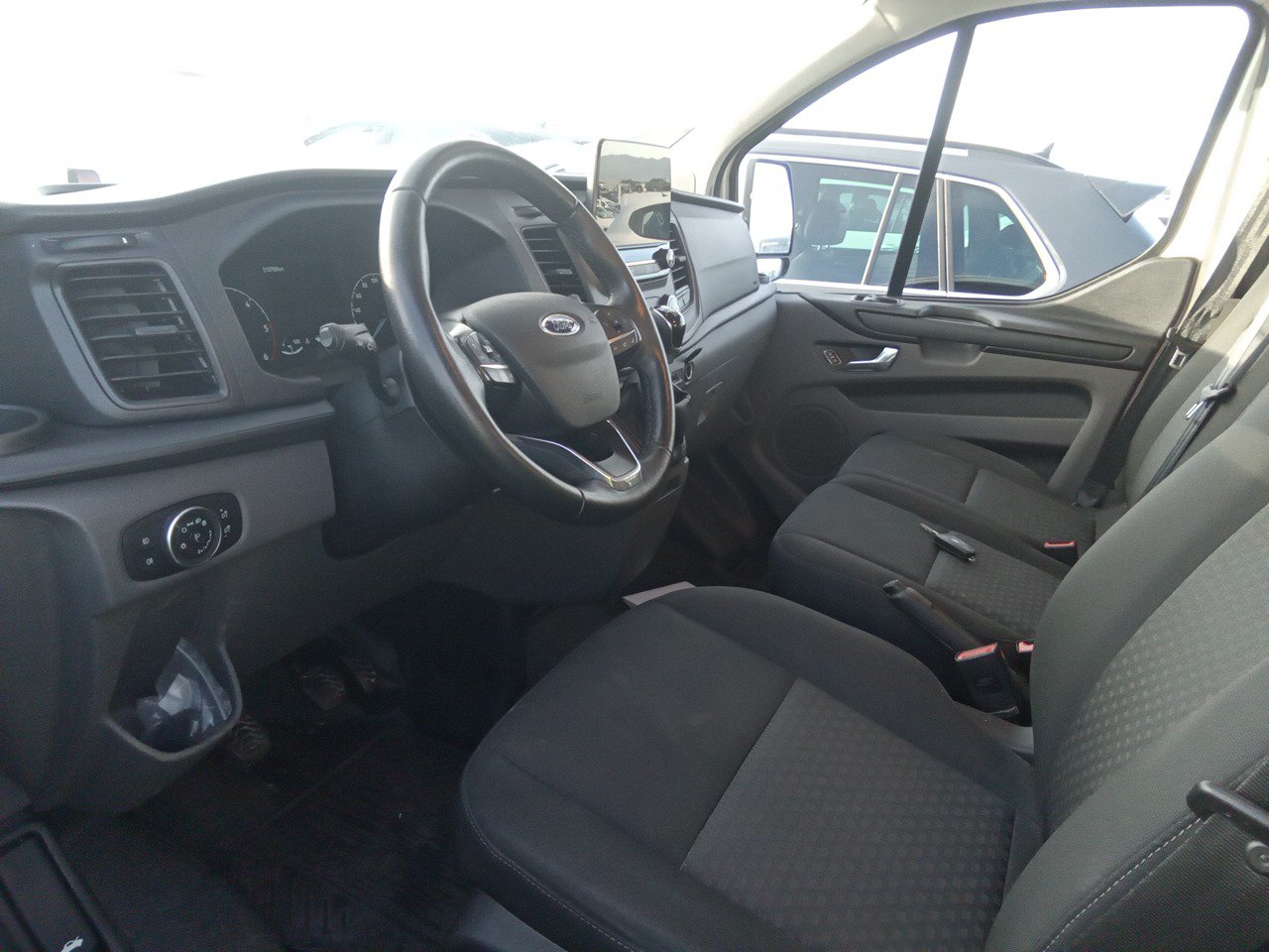 MID Car coches ocasión Madrid Ford Custom Van 2.0 TDCI 340 L2 MHEV Trend Tracción delantera 130Cv Etiqueta medioambiental ECO IVA y Garantía Inc