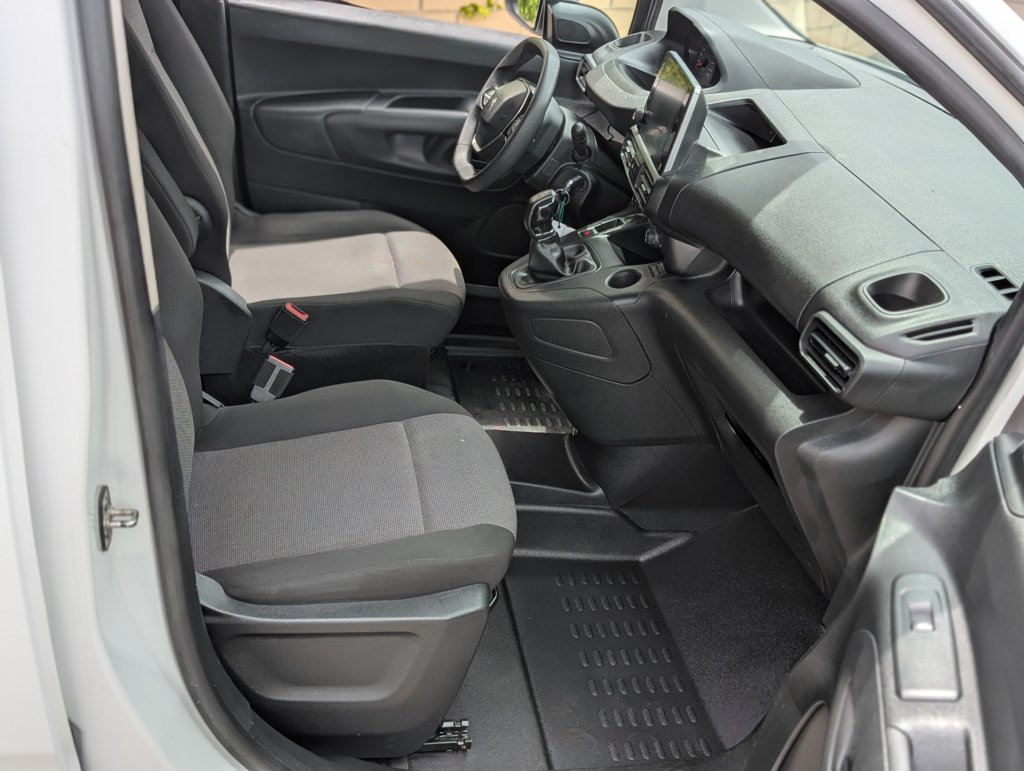 MIDCar coches ocasión Madrid Peugeot Partner Premium Long 1000kG, 1.6BlueHDI 100Cv Etiqueta medioambiental C IVA y Garantía Incl Unico dueño Nacional