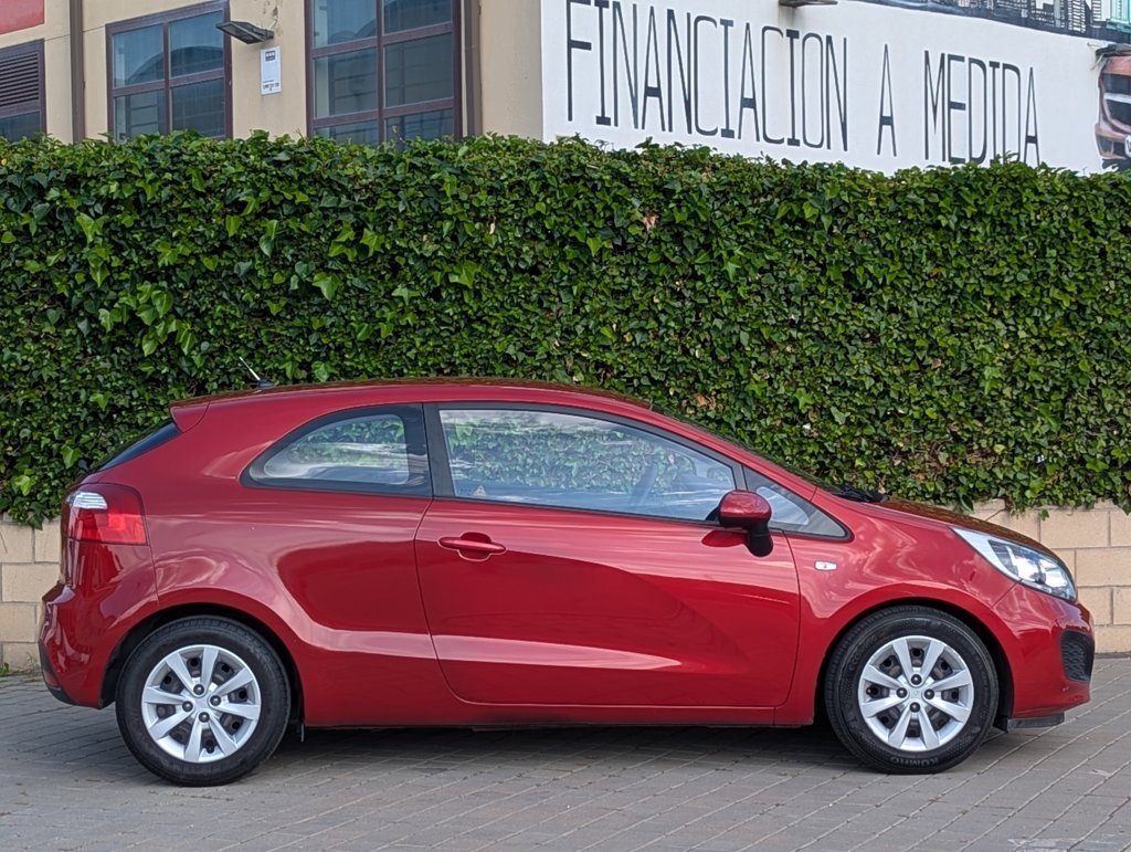 MIDCar coches ocasión Madrid Kia Rio 1.3Gasolina, 85Cv, 3 Puertas  Etiqueta medioambiental C