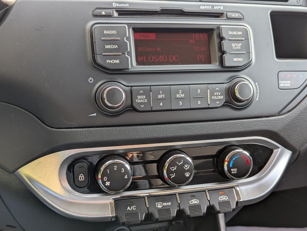 MIDCar coches ocasión Madrid Kia Rio 1.3Gasolina, 85Cv, 3 Puertas  Etiqueta medioambiental C