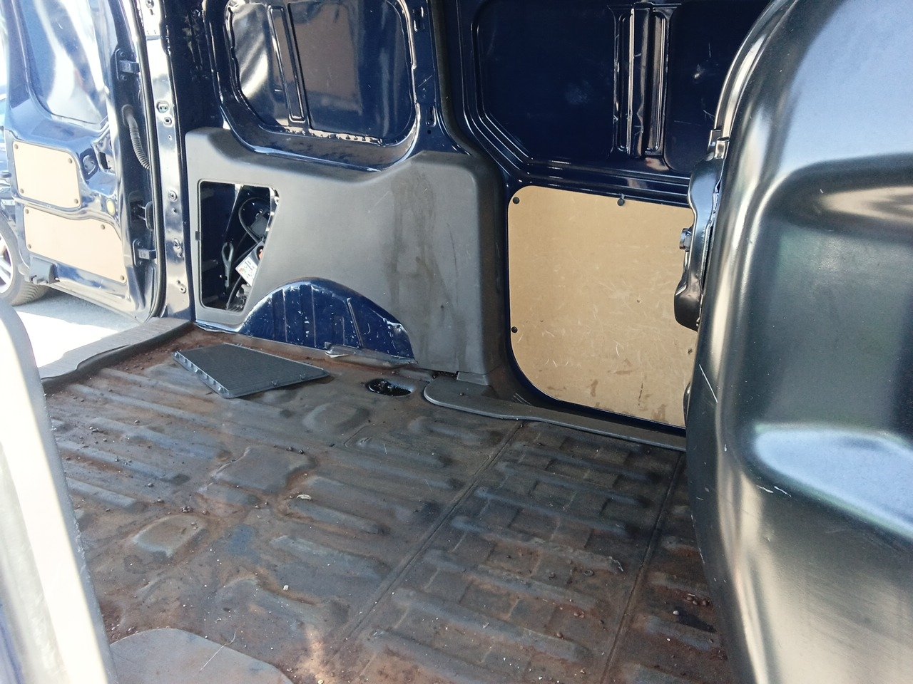 MIDCar coches ocasión Madrid Ford Transit Connect  1.5EcoBlueTrend 240 L2 4 Puertas 100Cv, 6 Velocidades, 3 Plazas, Etiqueta medioambiental C