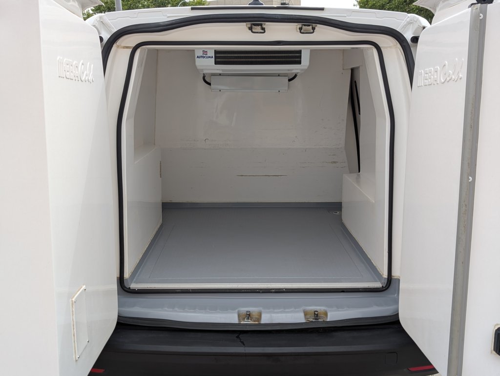 MIDCar coches ocasión Madrid Volkswagen Caddy Cargo  Isotermo con Frio 2.0Tdi 102Cv Nuevo Modelo IVA y Garantía Inc Nacional