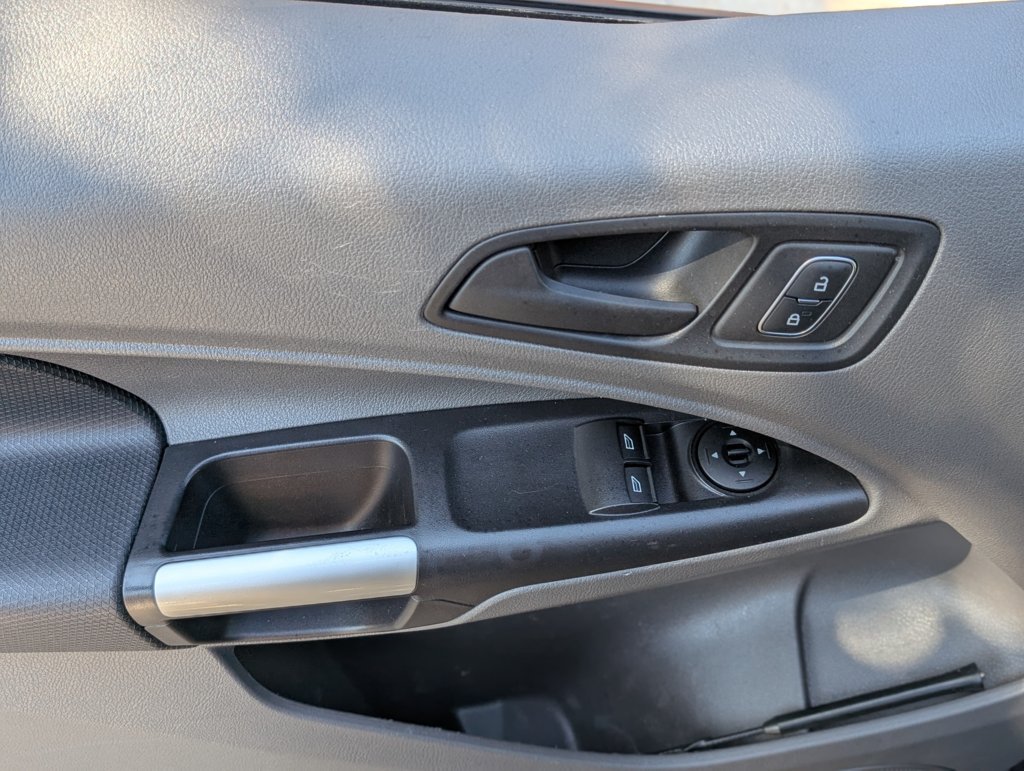MIDCar coches ocasión Madrid Ford Transit Connect 3Plazas 1.5EcoBlueTrend 240 L2 4 Puertas 100Cv 6 Velocidades Etiqueta medioambiental C